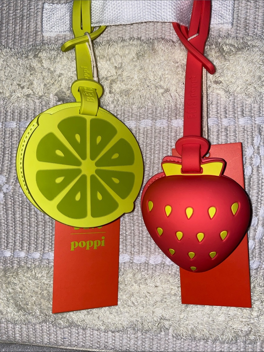 BEIS x Poppi Luggage tag & mirror bag charm - Picture 13 of 14